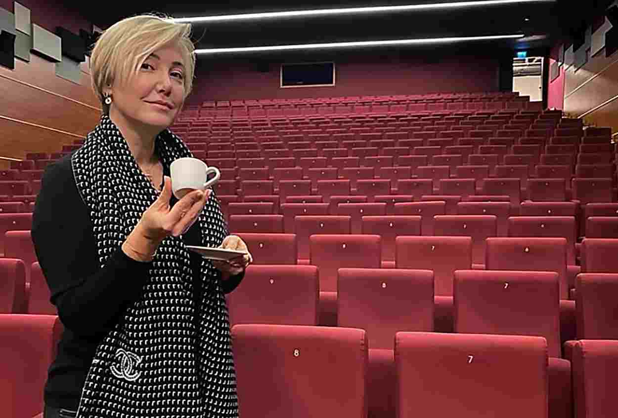 Berna Laçin: Gerekirse Heykelin Önünde Oynarım
