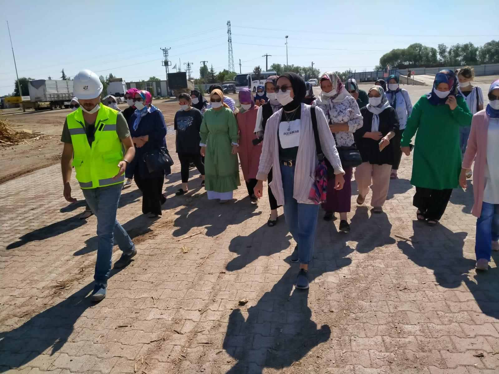 Ödüllü Çiftçi Kadınlardan Kınama