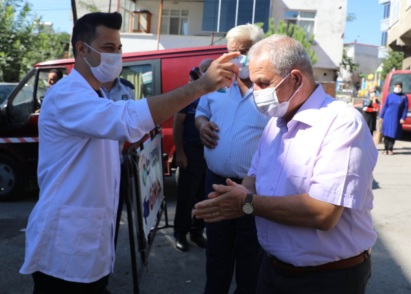 Başkan Demirtaş, Semt Pazarı’nı İnceledi