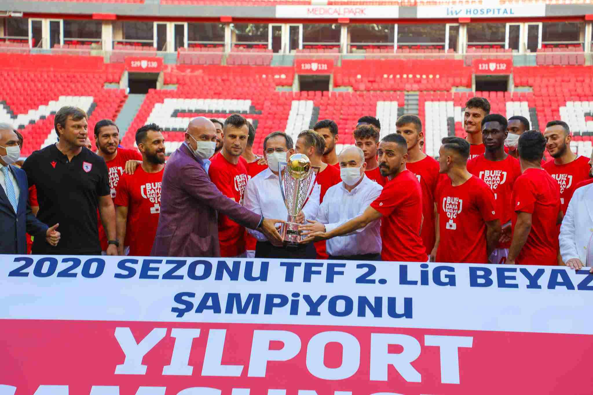 Şampiyon Samsunspor Kupasını Kaldırdı