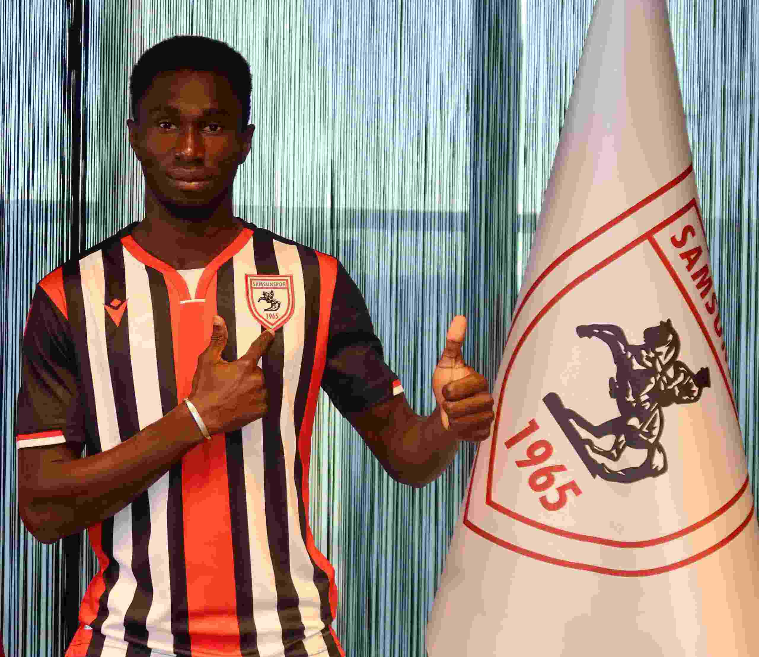 Samsunspor'a 19 Yaşında Çivi Gibi Stoper
