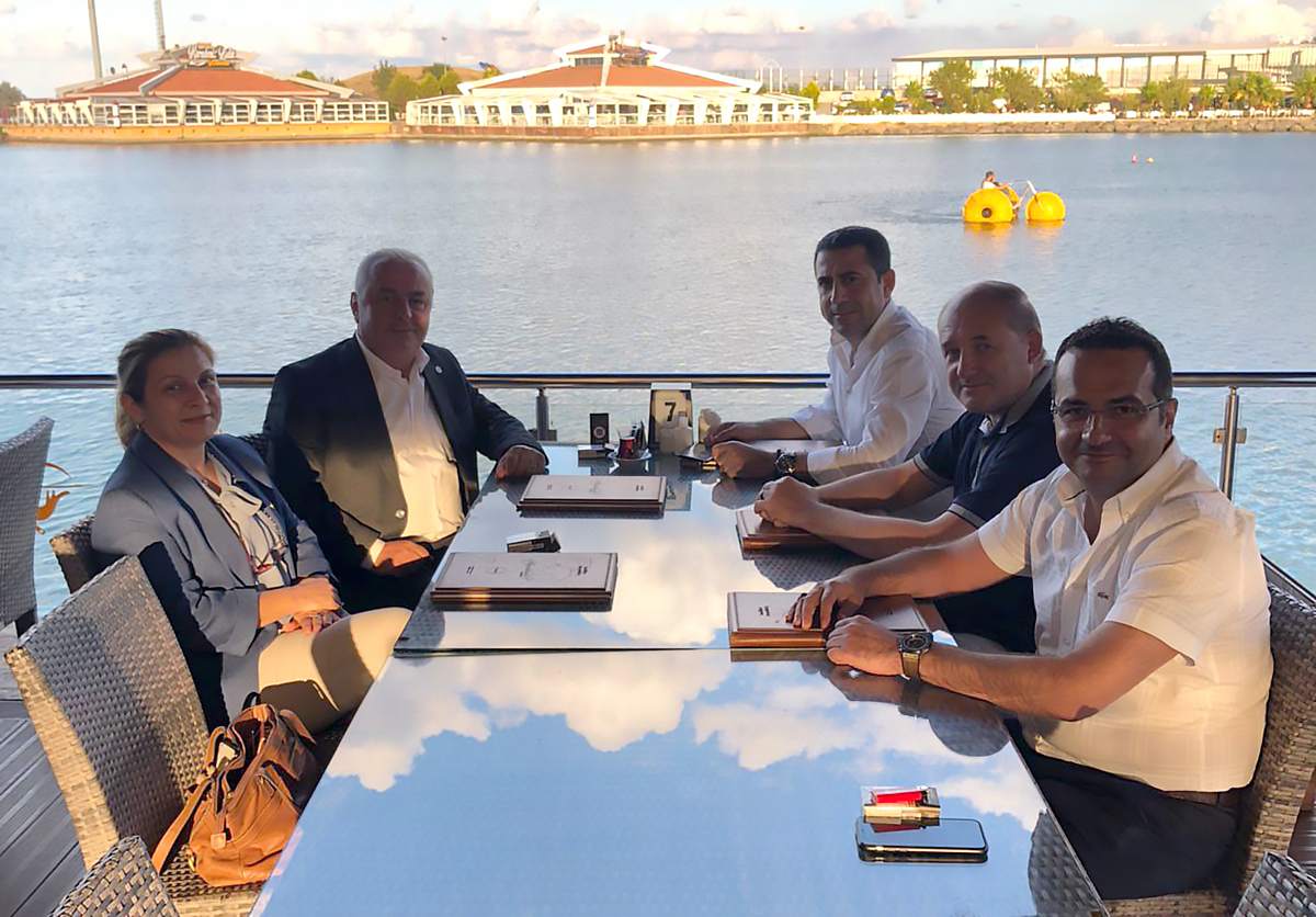 İYİ Parti'de Kongre Bitti Dostluk Kazandı