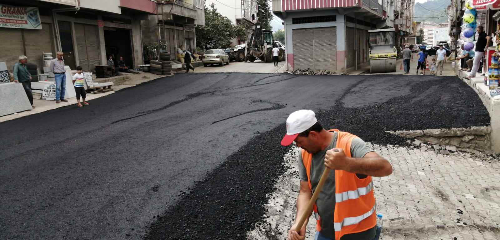 Salıpazarı'nda Heyelanın Yıktığı Yollar Onarılıyor