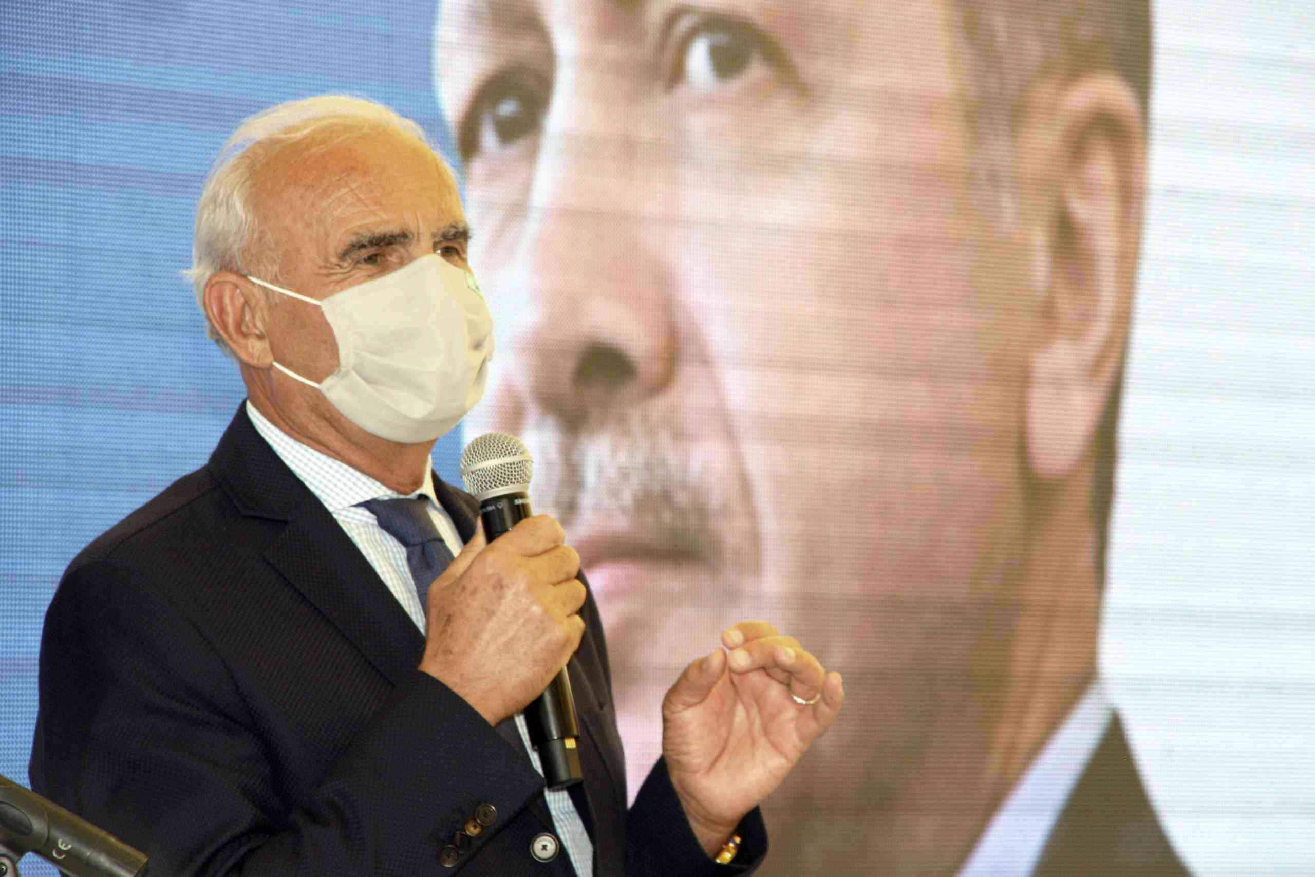 Vekil Yılmaz'dan Yıkmayın Üzerine Koyun Göndermesi