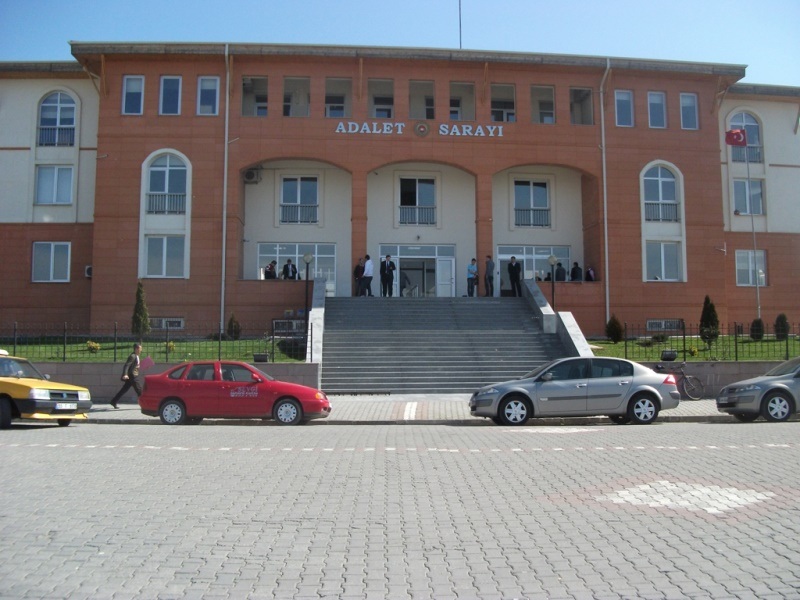 Adliye Çıkışı İntihar Girişimi