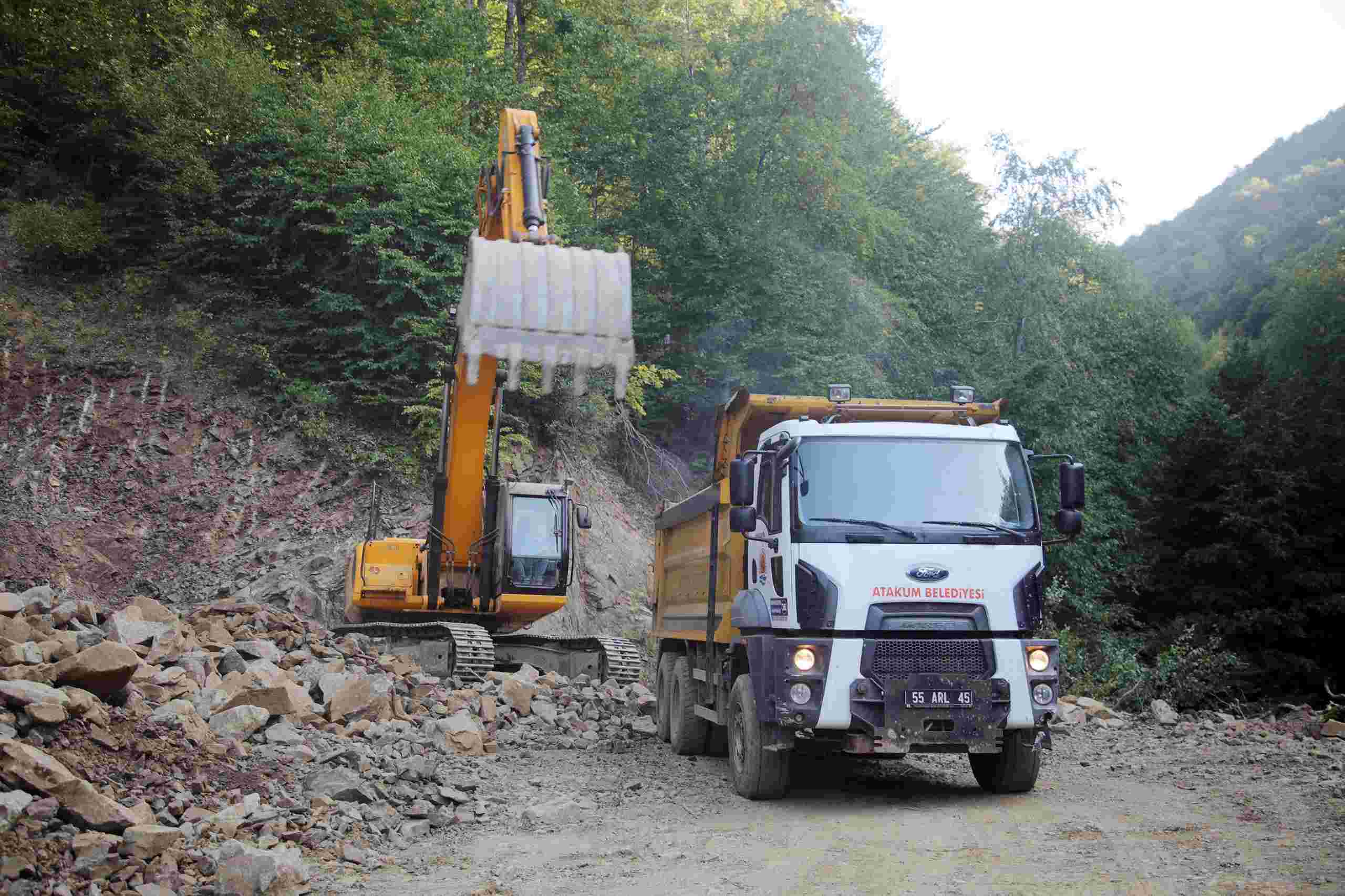 Atakum’da 100 Kilometre Yol Açıldı