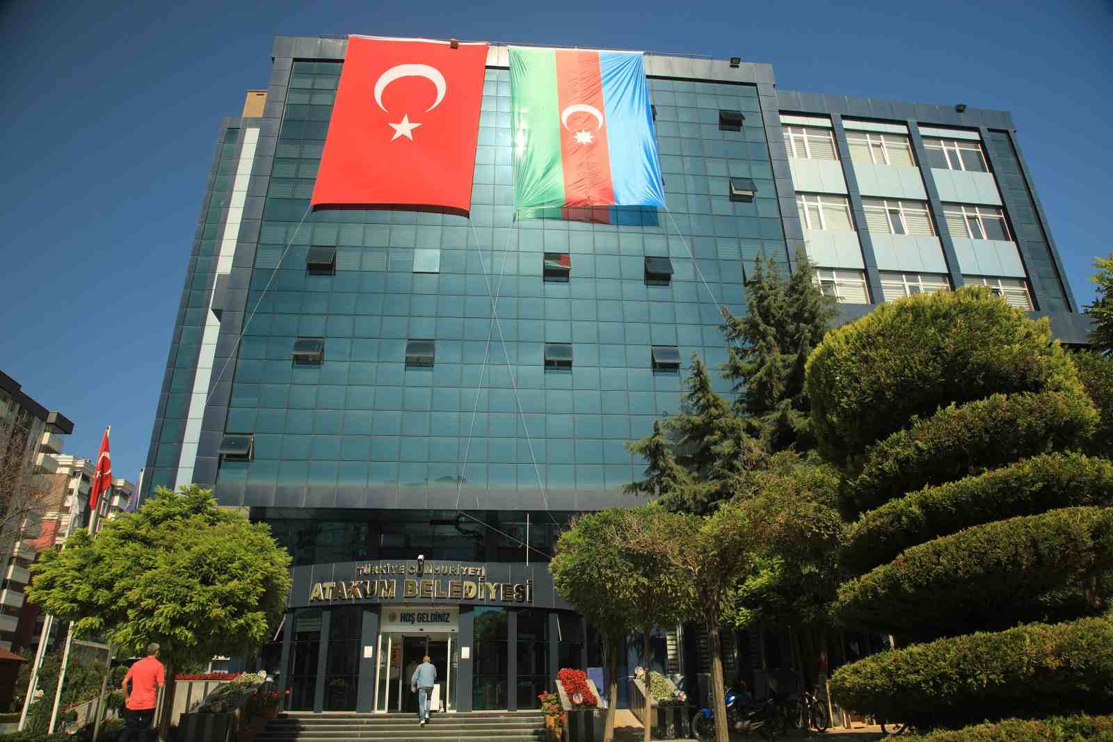 Kardeş Ülke Azerbaycan'a Dev Bayraklı Destek