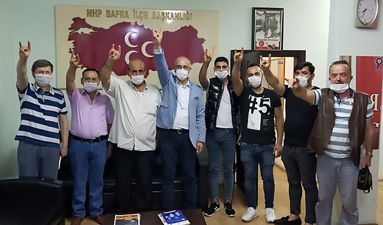 MHP Bafra'da Rozet Takdimi