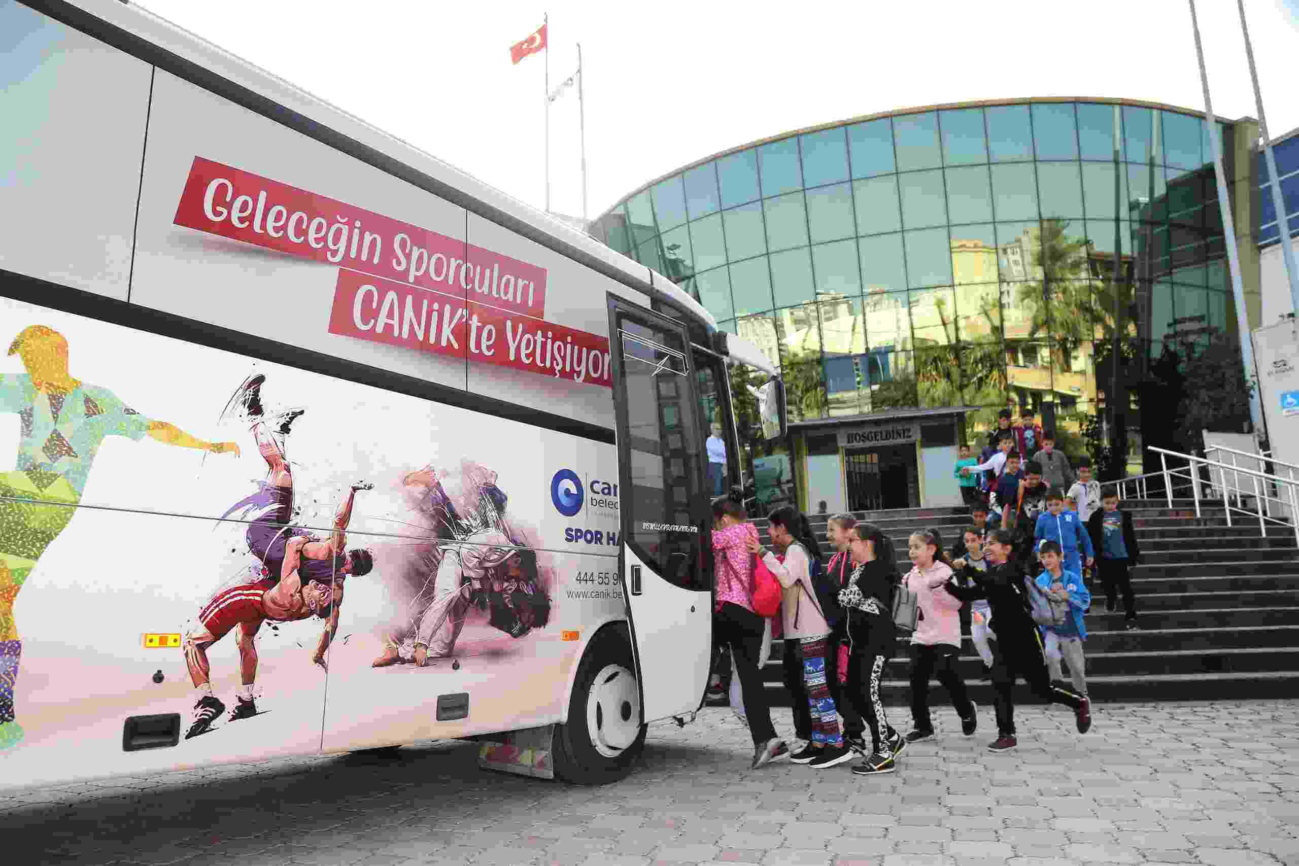 Canikli Çocuklar Servislerle Havuza Taşınacak