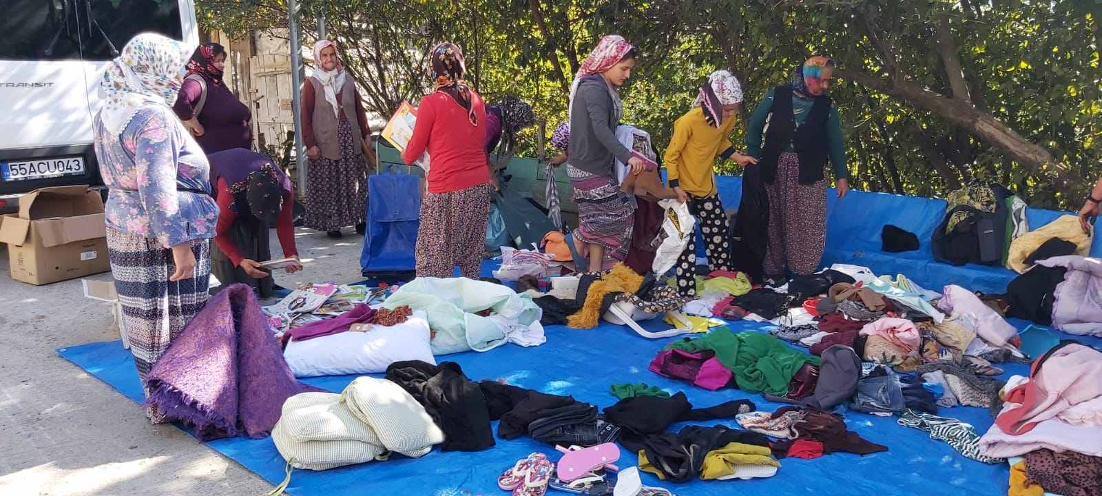 Yakakent'te Hayır Çarşısı Halka Gitti