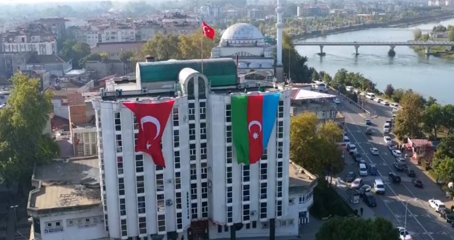 Çarşamba'dan Kardeş Azerbaycan’a Bayraklı Destek