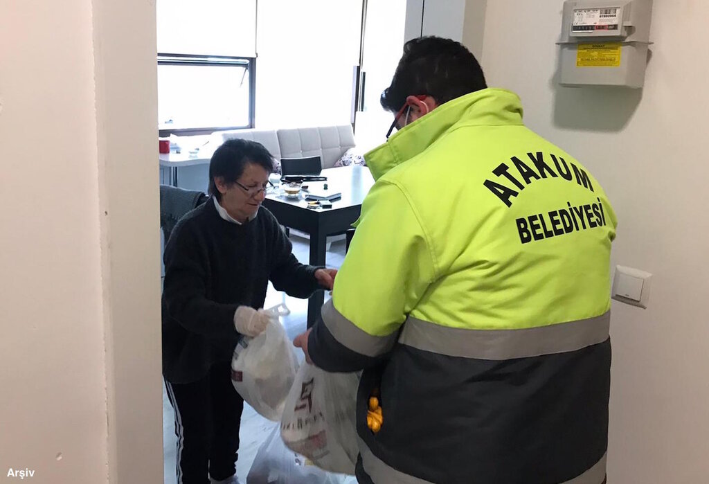 Atakum’da Karantinadaki Vatandaşlara Evde Yemek Desteği
