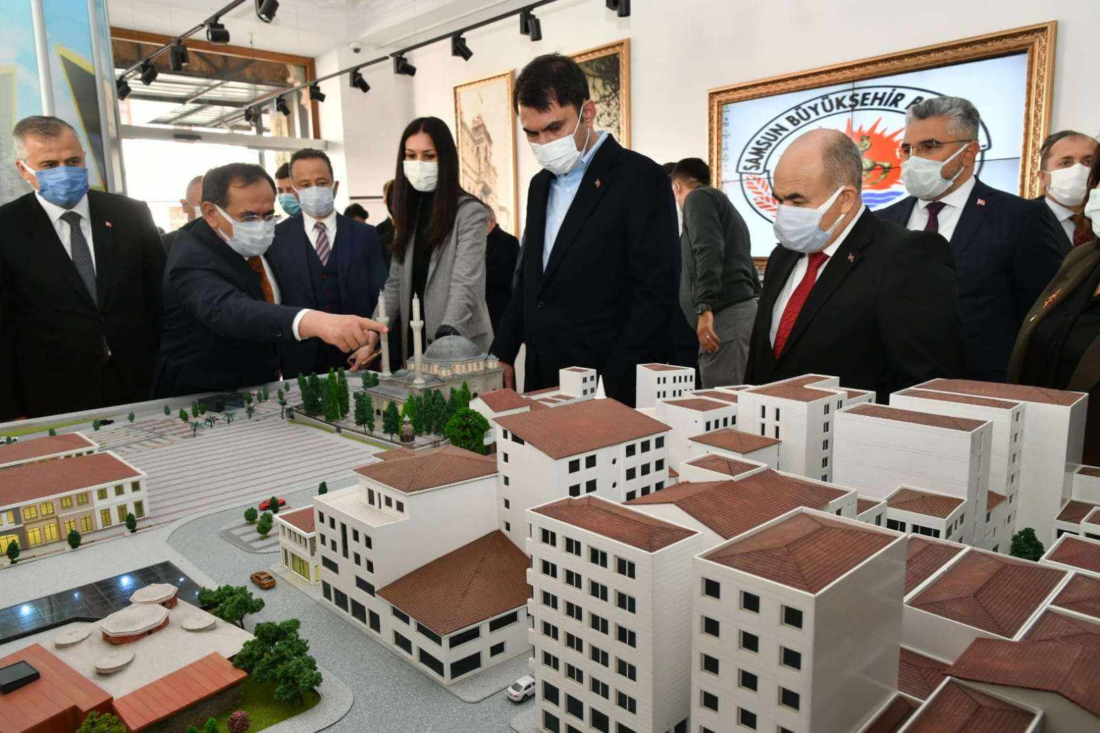 Bakan Kurum'a Saathane Brifingi