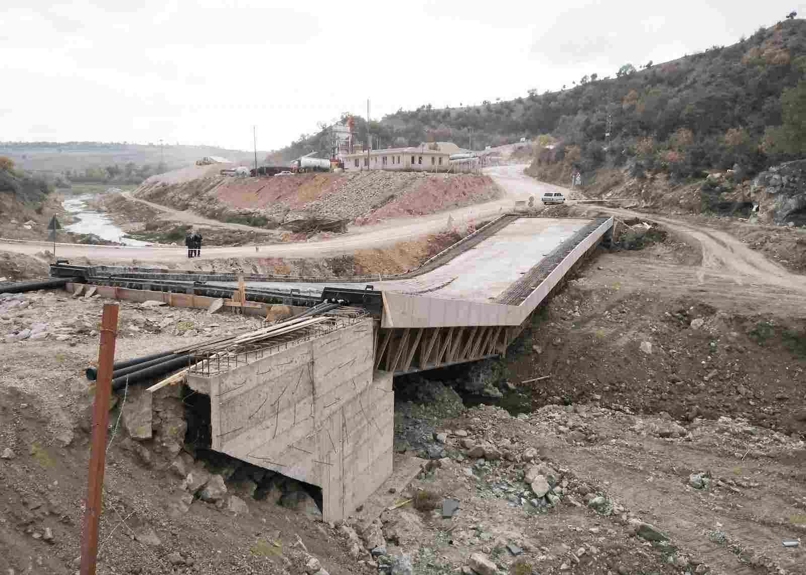 Vezirköprü'de Köprü Çöktü