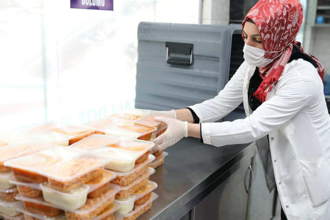 Korona Mağduru Ailelere Sıcak Yemek