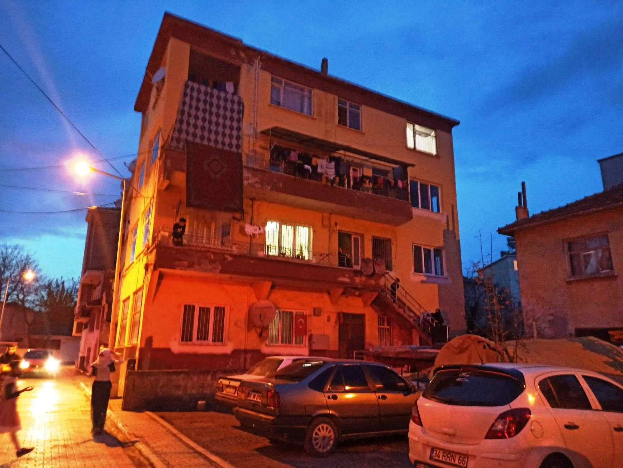 Yasağa Rağmen Evde Kına Gecesi!