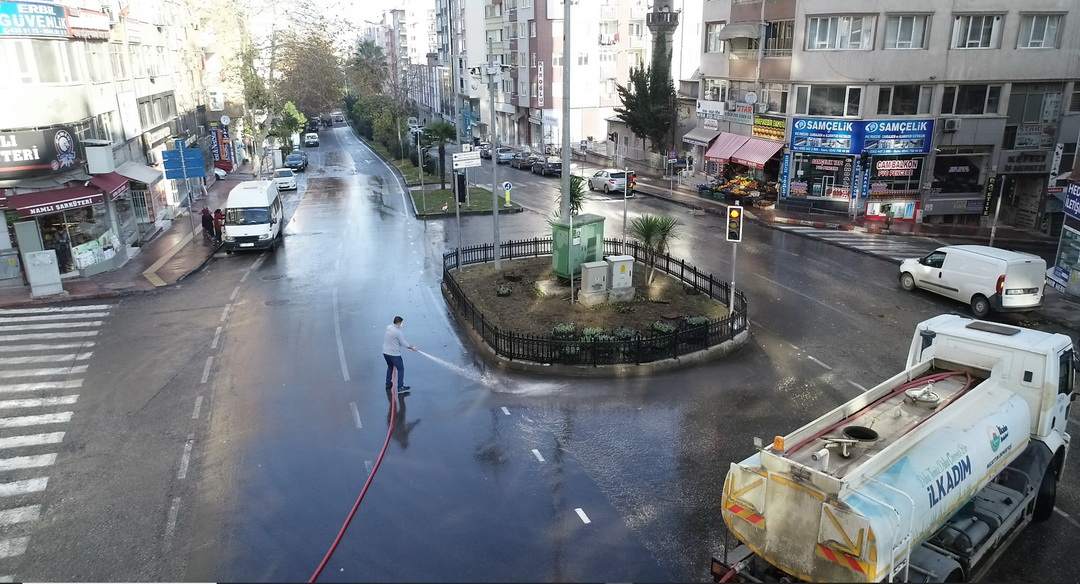 Boş Kalan İlkadım Sokakları Başta Aşağıya Yıkandı