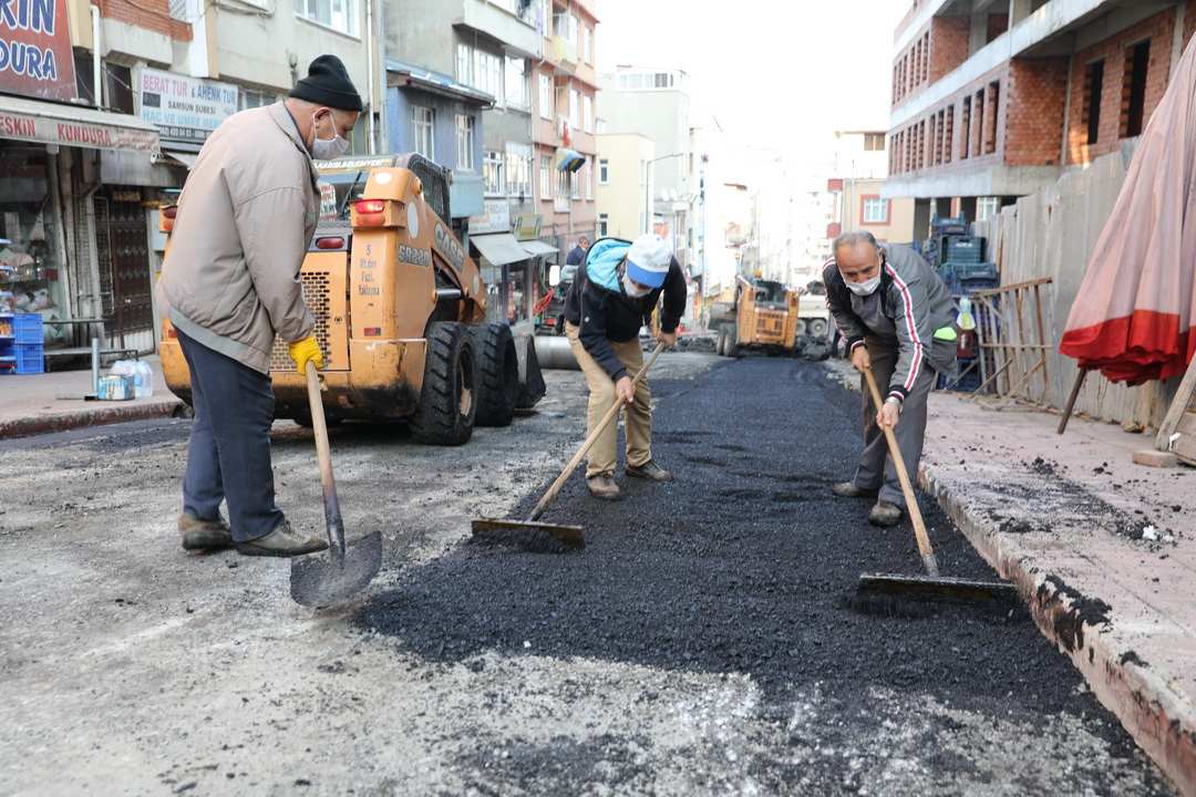 İlkadım’da Ana Caddelere ve Sokaklara Yama