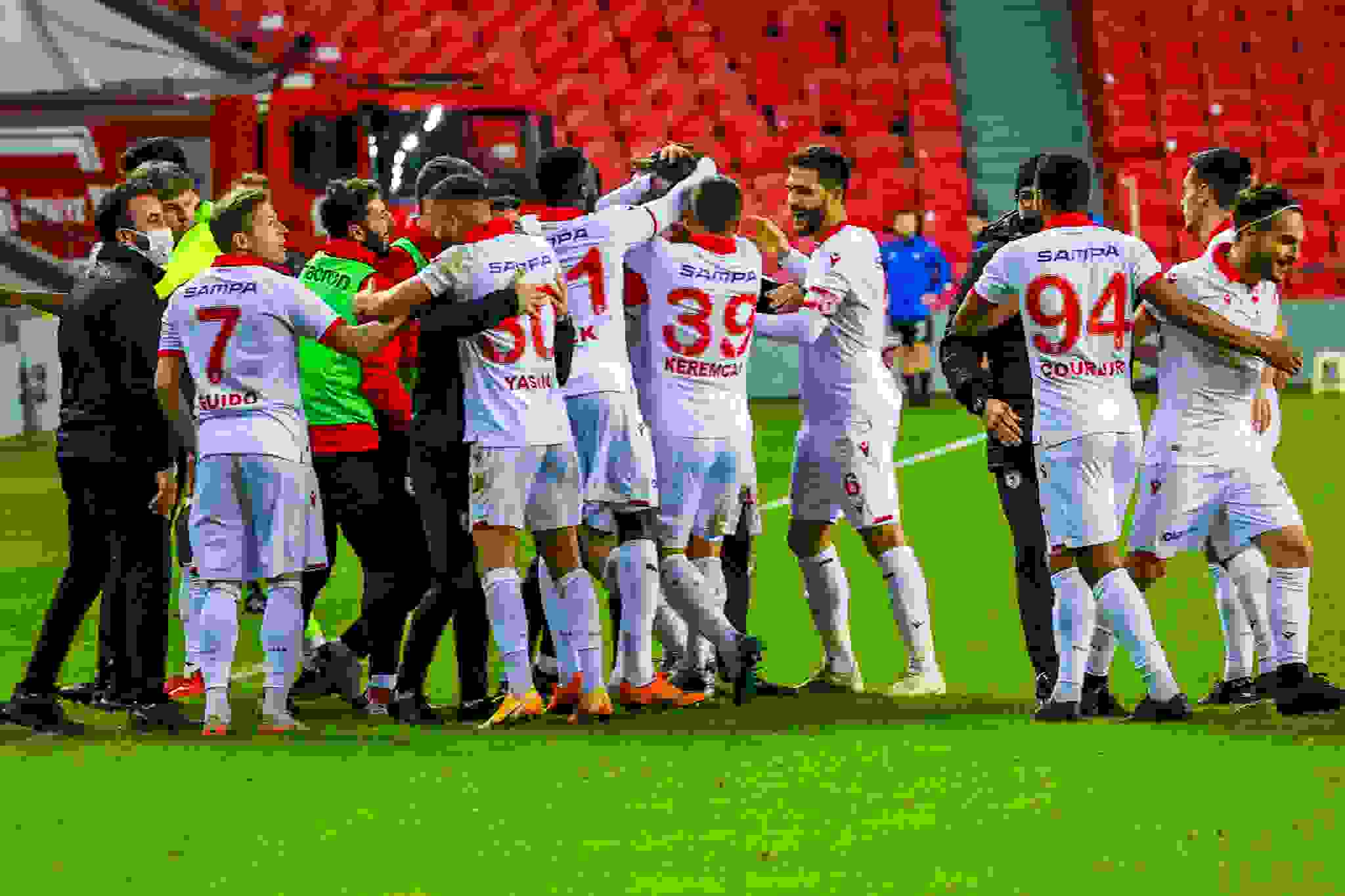 Samsunspor-Altay Maçından Dikkat Çekenler