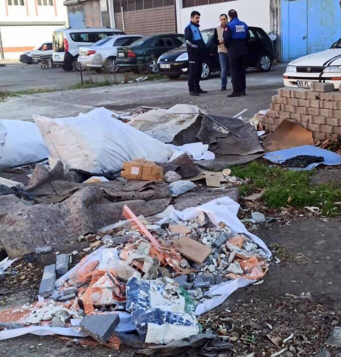 Tekkeköy'de Sanayi Esnafına Çöp Uyarısı