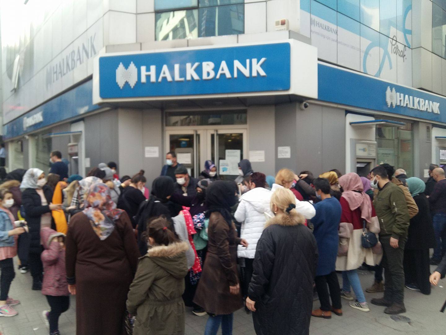 Virüsü Hiçe Saydılar Tezgaha Hücum Ettiler
