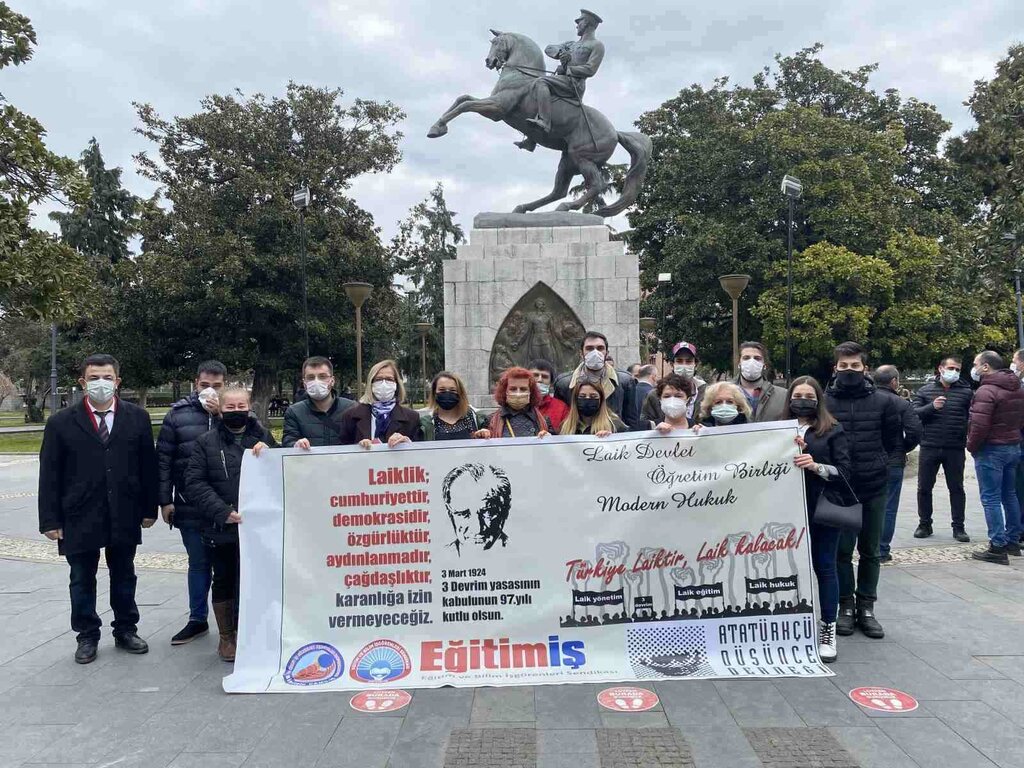 Sorgulamayan Bir Nesil Yaratıldı