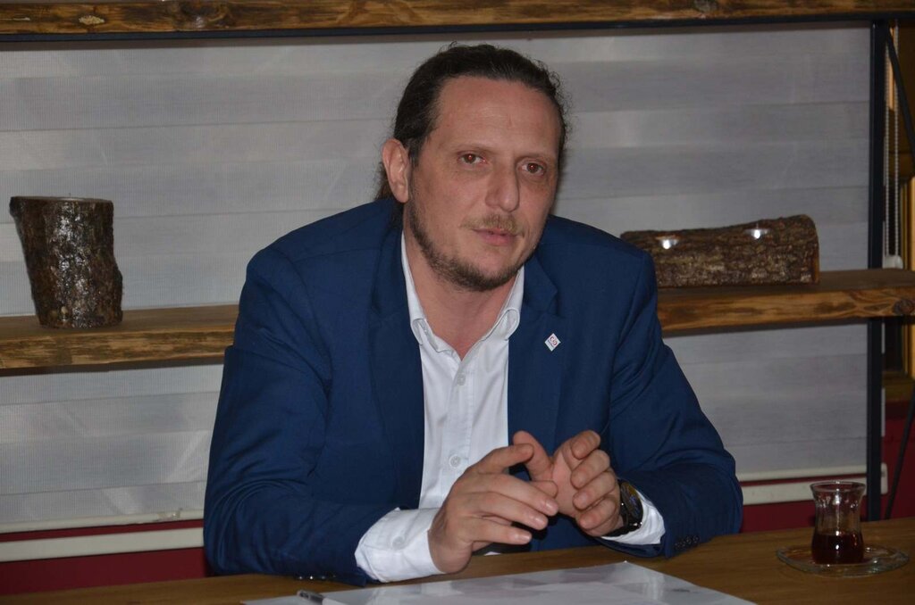 Mart Kapıdan Baktırdı Kazma Kürek Yaktırdı