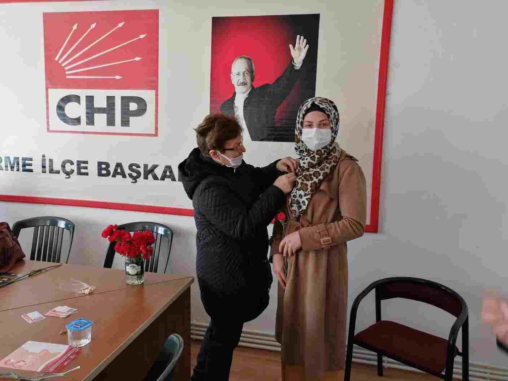 CHP'ye Yeni Kadın Üyeler Katıldı