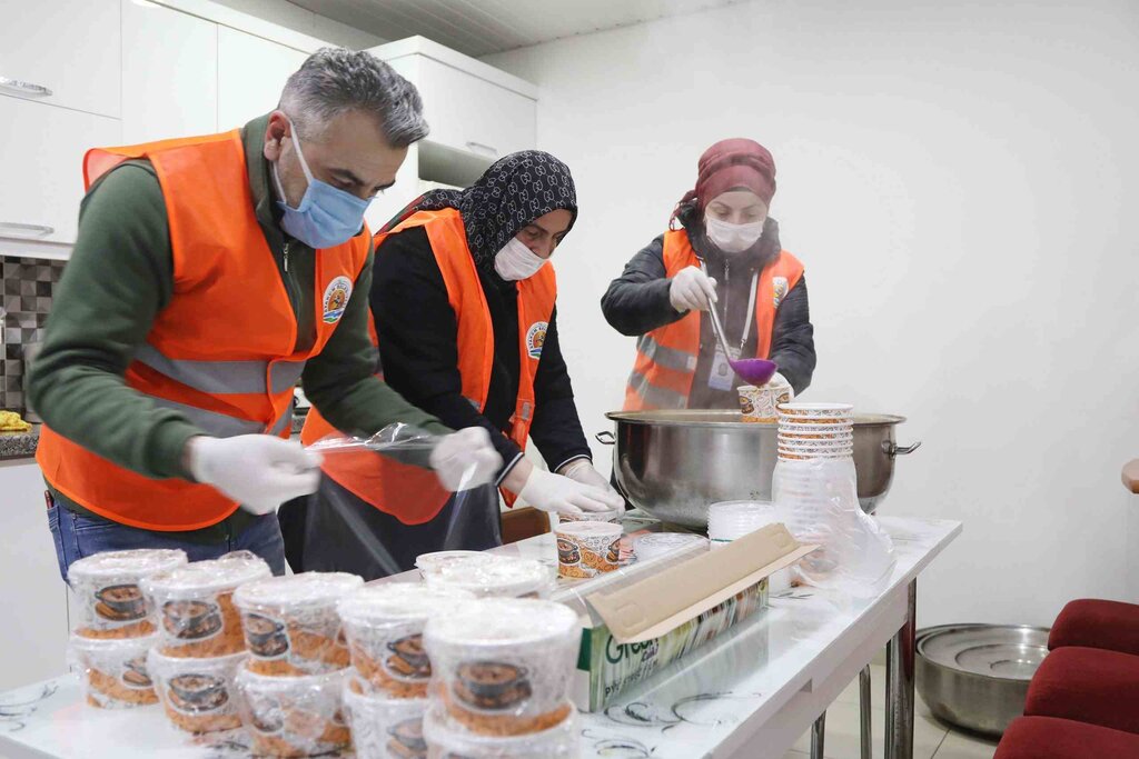 Soğuk Havada Gönülleri Isıttılar