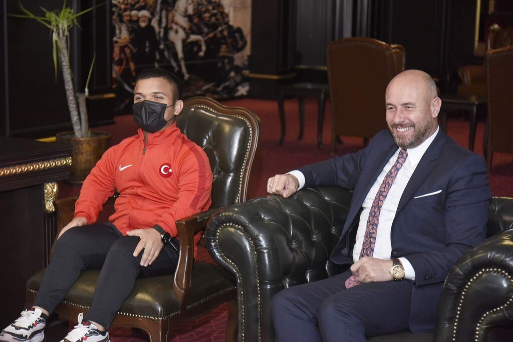 Şampiyon Sporcuları Ödüllendirdi