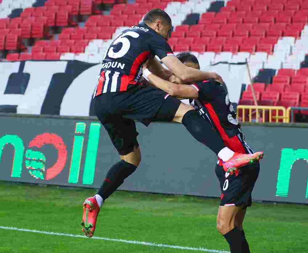 Samsunspor: 4 Bursaspor: 1 (Maç sonucu)