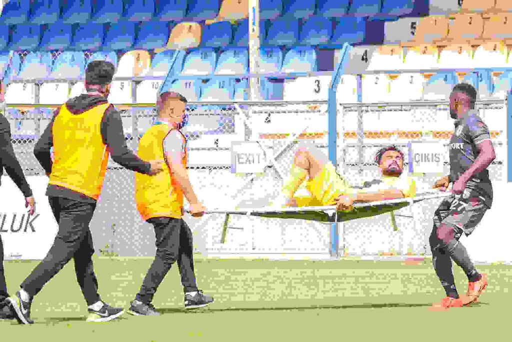 Yavaş Hareketlere Djedje El Attı