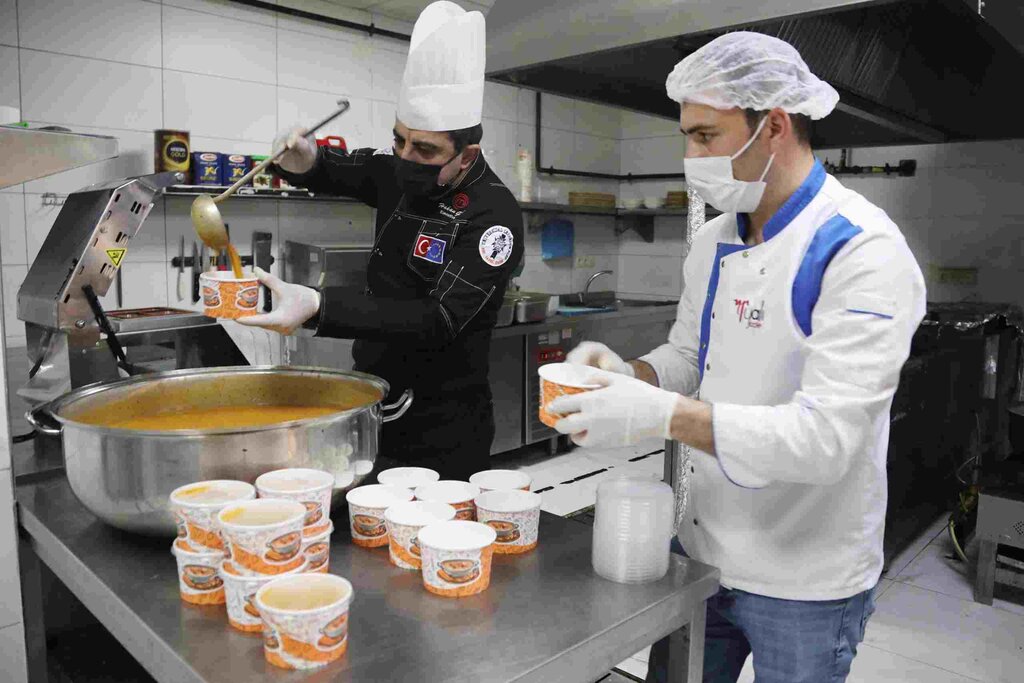 Atakum'da Karantinadaki 13 Bin 783 Kişiye Sıcak Yemek