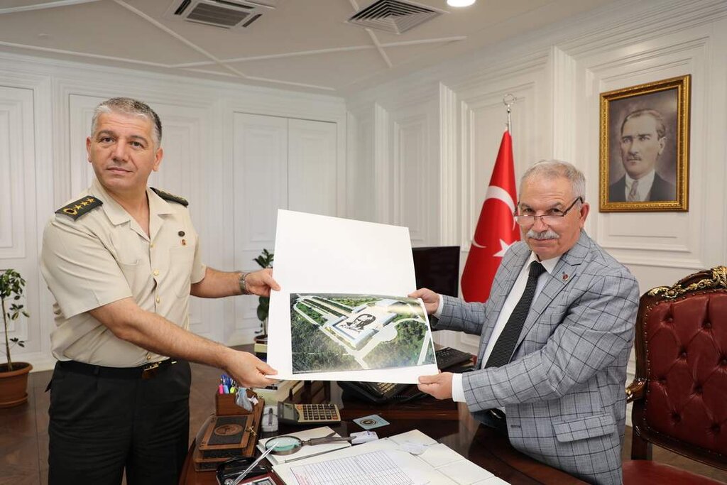 6 Bin Askerle Atatürk Silüeti
