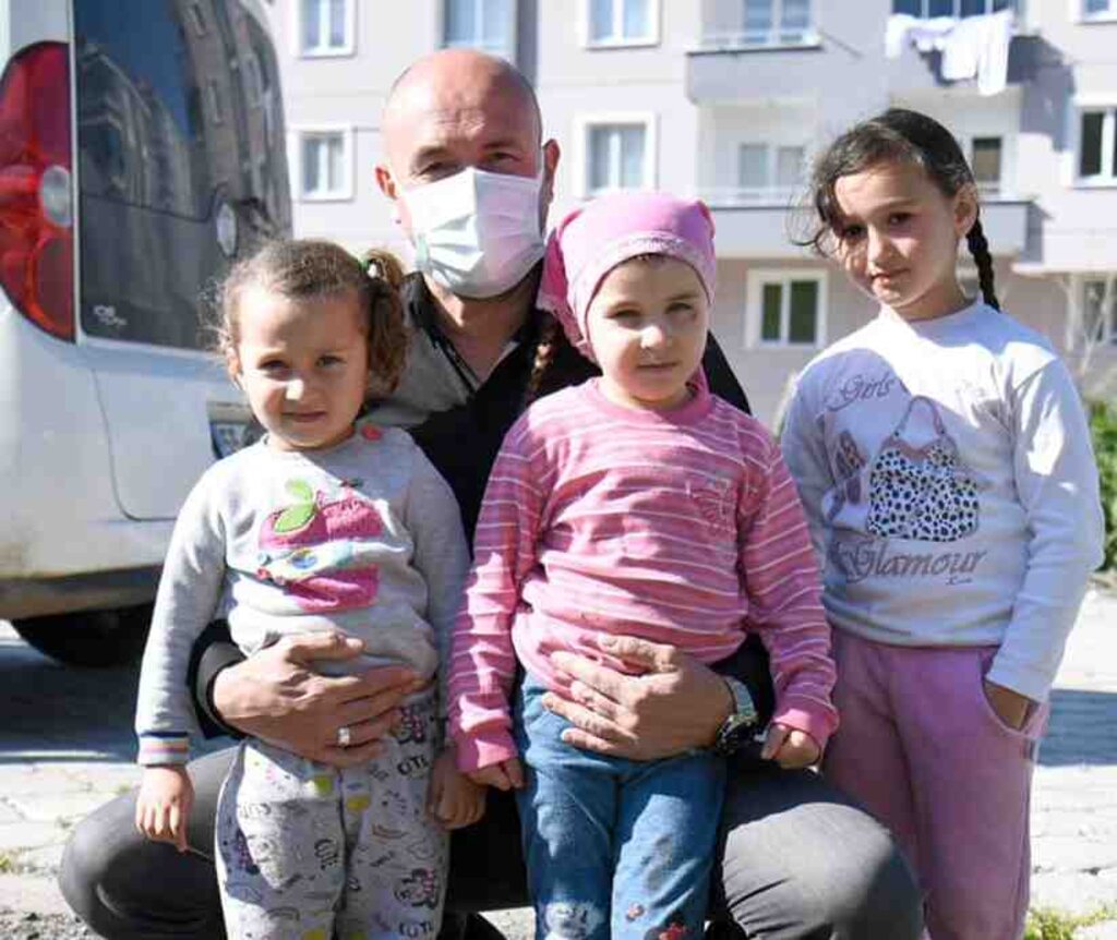 Tekkeköylü Çocuklara Bayramlık Hediyesi