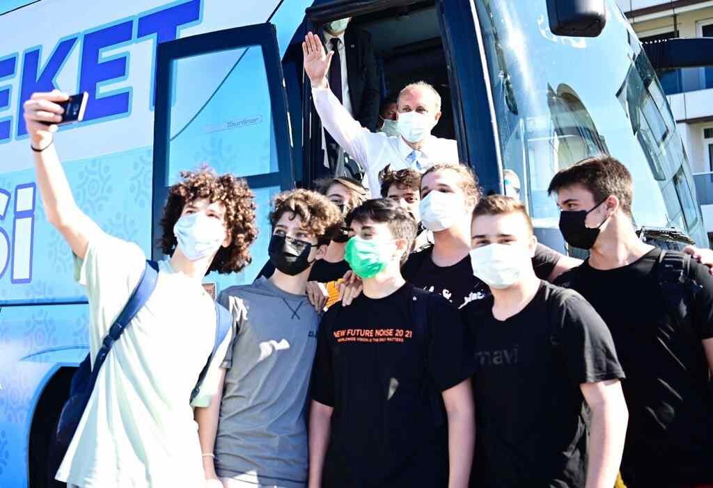 Rehberimiz Bir Çift Mavi Göz
