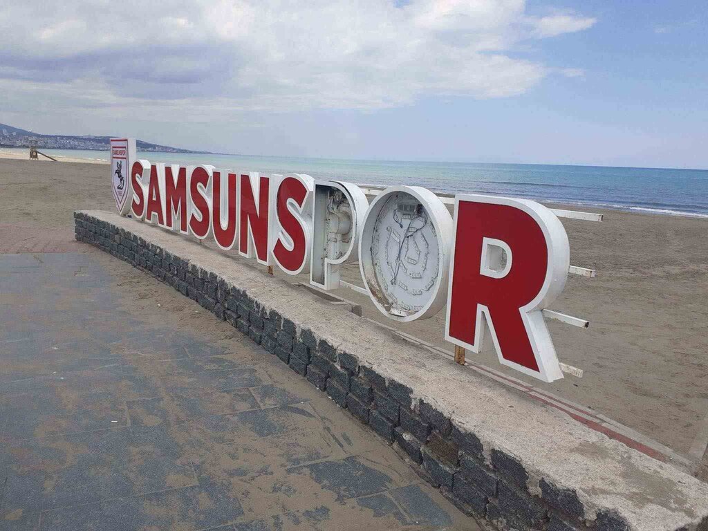 İkinci Kez Saldırılan Samsunspor Tabelası Yeniden Yerini Aldı