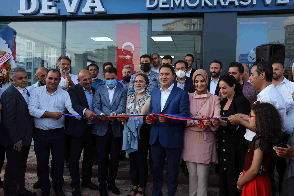 DEVA Atakum'un Kurdelesini Kesti