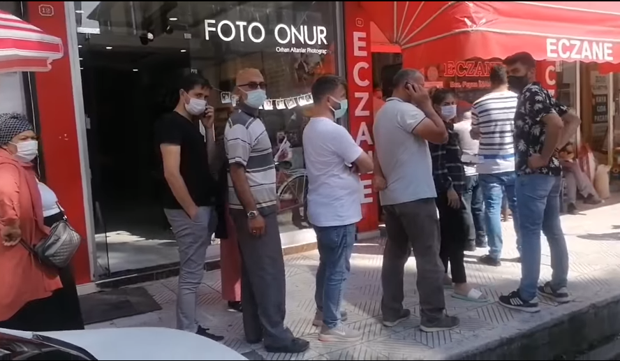 Bayramda Eczane Çilesi