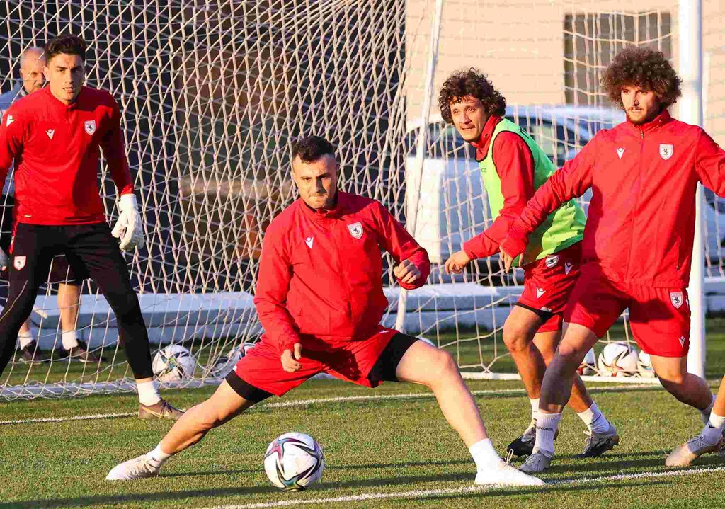 Kayseri'de İlk Antrenman! Nurullah'a Sürpriz