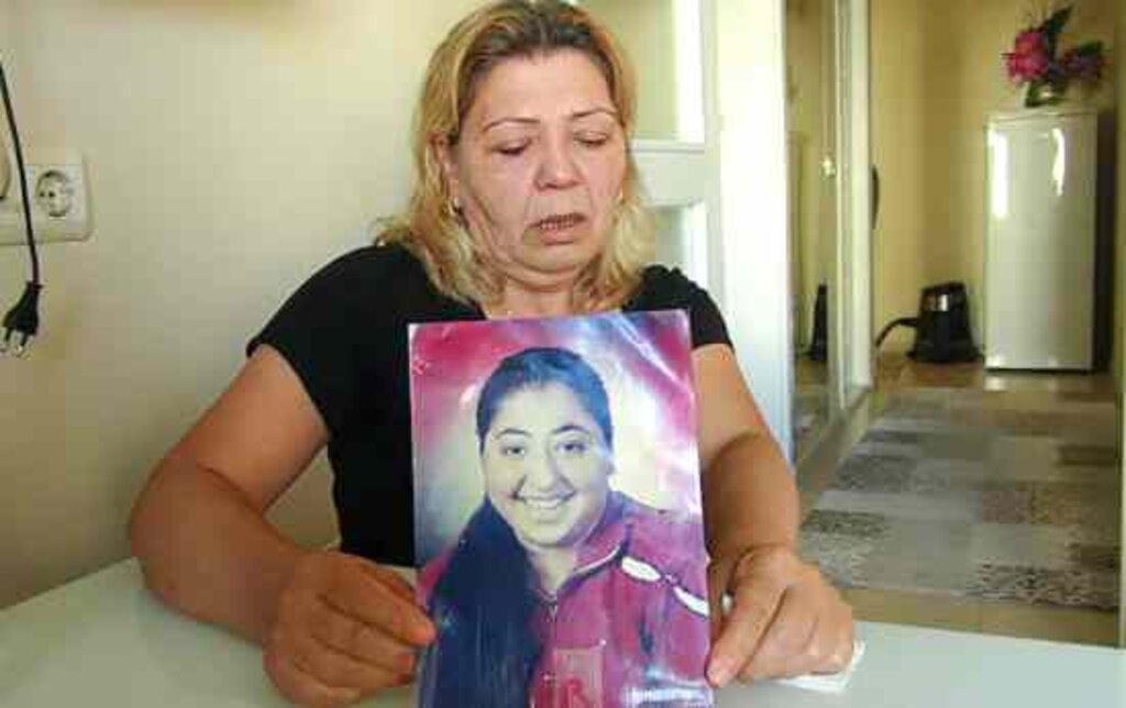 Çaresiz Anne Gözyaşı Döküyor