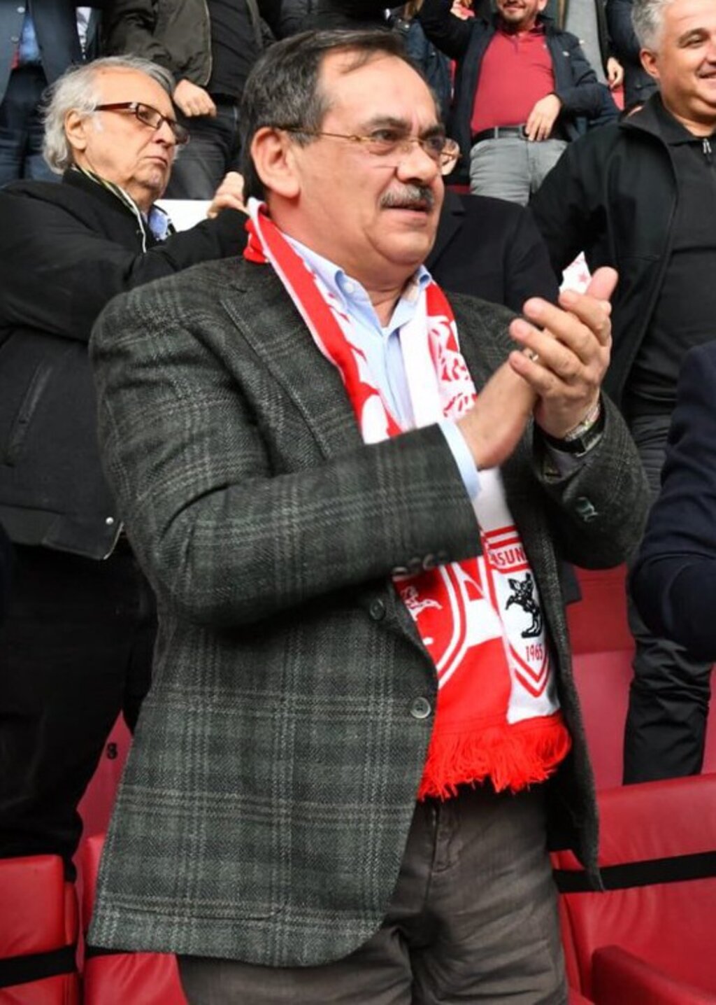 19 Mayıs'ta Gözler Başkan Mustafa Demir'i Aradı, Yoktu!