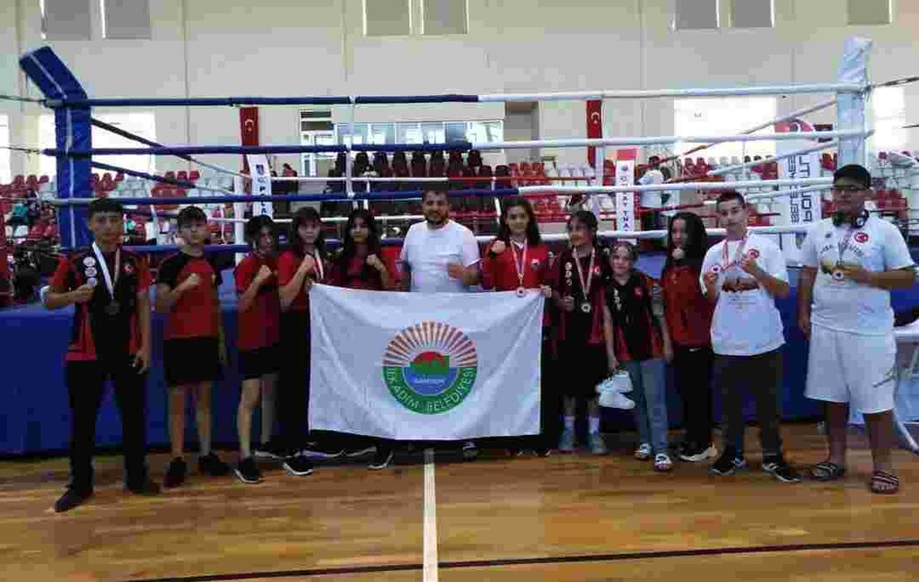 Muaythai Turnuvasında İlkadımlı Sporcular 7 Madalya Kazandı