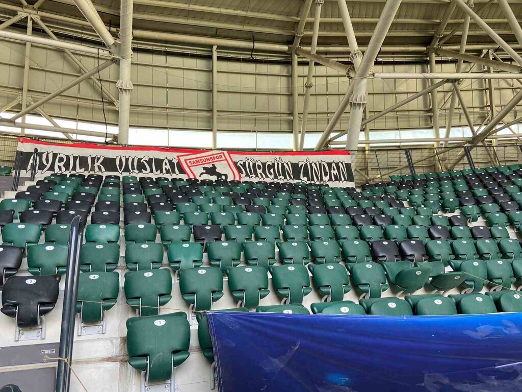 Kendileri Yoktu Pankartları Vardı