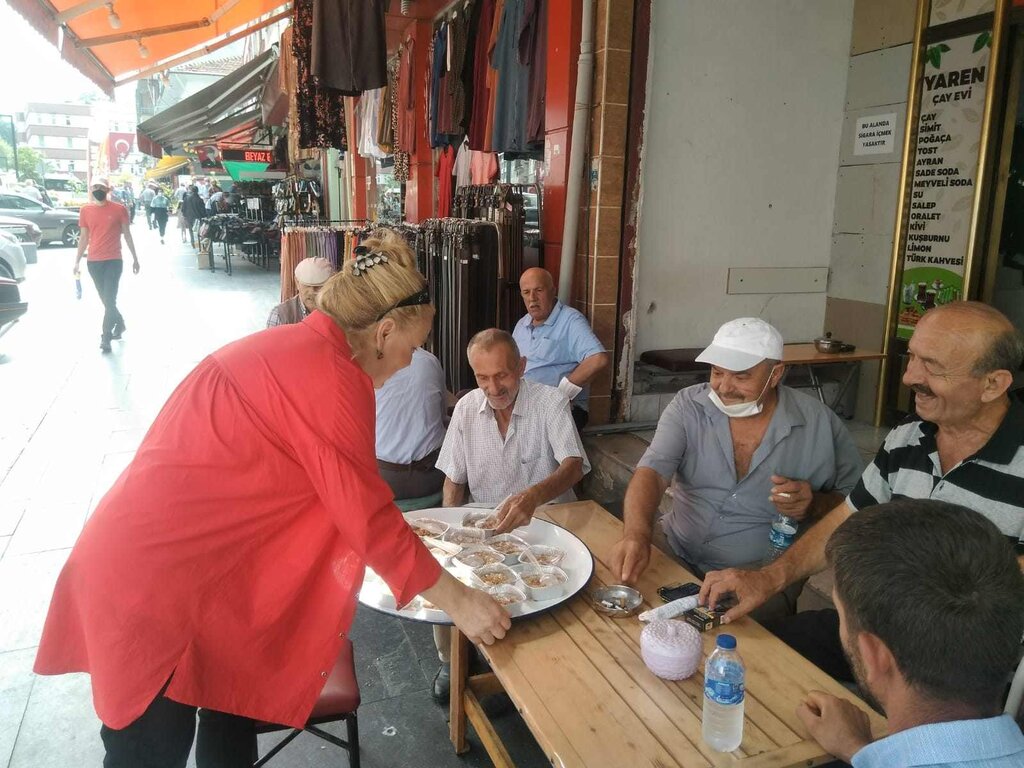 Tekkeköy'de İYİ'ler Aşure Dağıttı