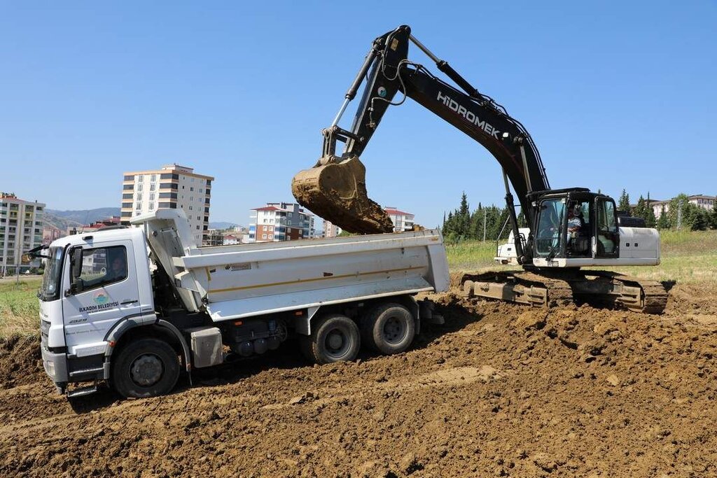 Yol Olmayan Yere Hizmet Gitmez