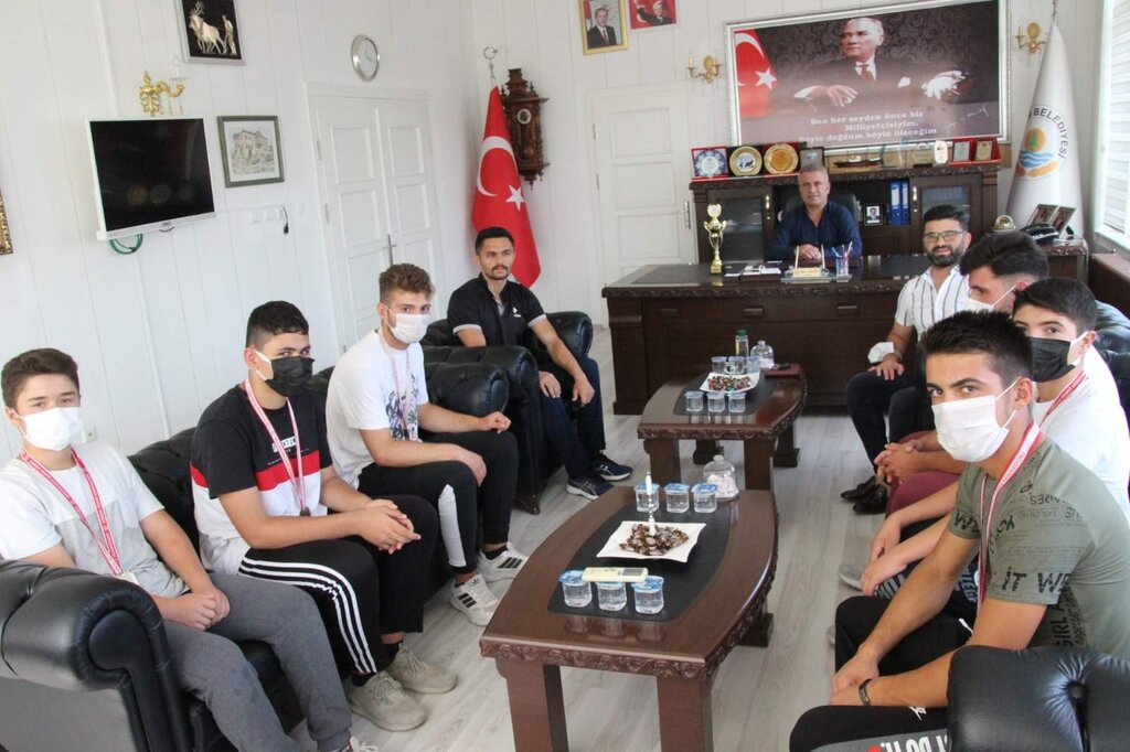Başkan İlyas Acar Alaçamlı Sporcuları Ağırladı