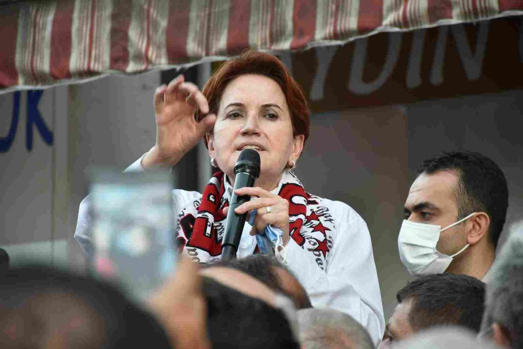 Bafralı Esnaf Akşener'e Dert Yandı