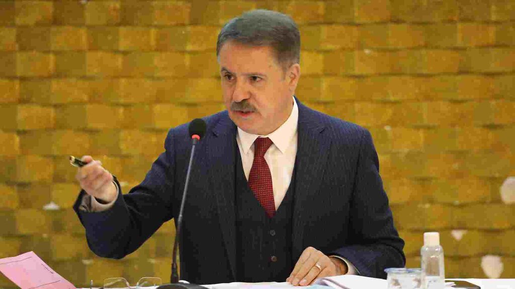 Cemil Deveci: Belediye Binasına Satılık Yazacağım