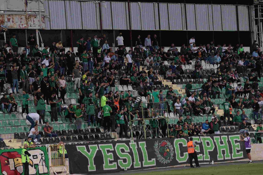 Denizli Taraftarı Çirkinleşti!